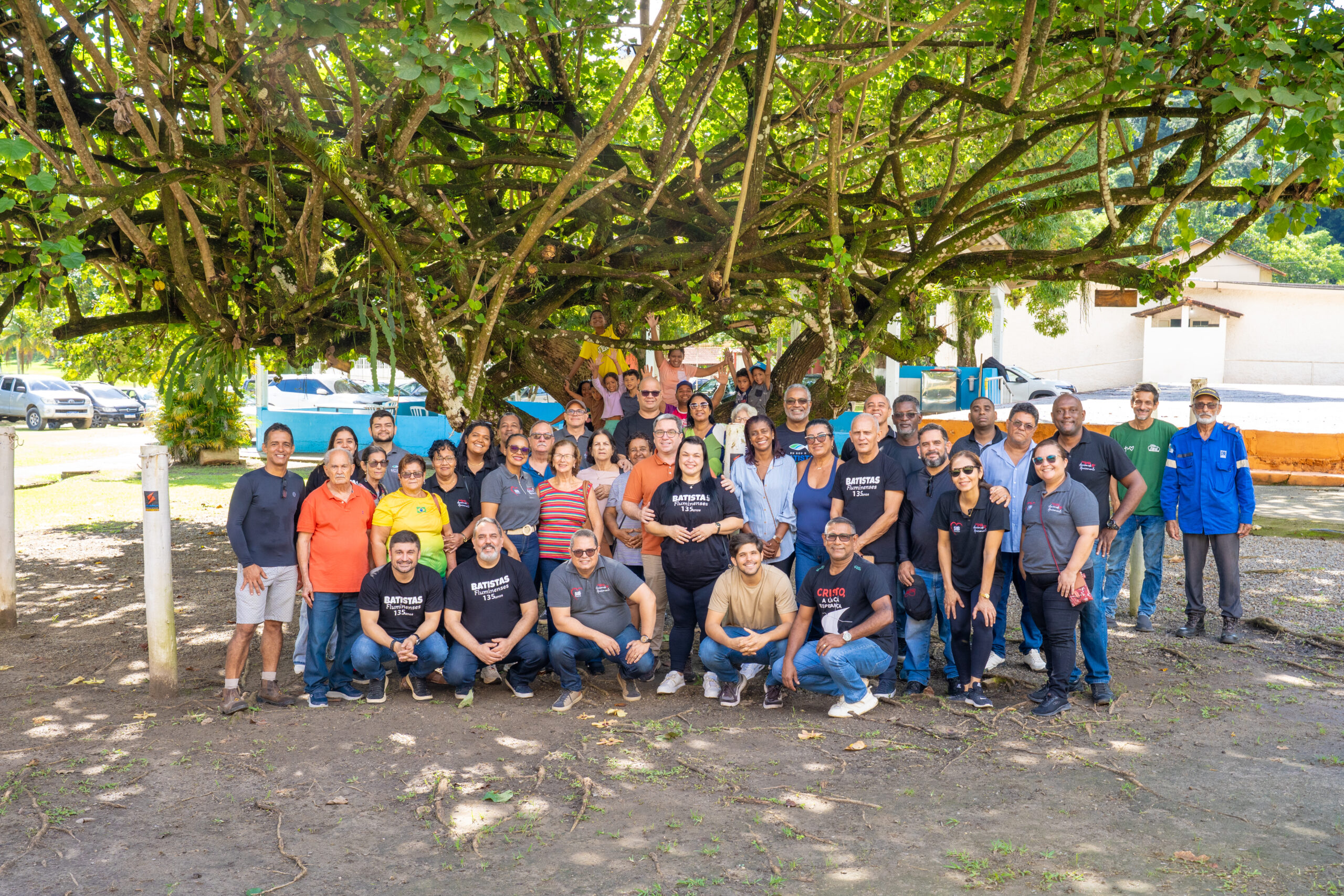 Convenção Batista Fluminense celebra 135 anos com plantio de 150 árvores em Rio Bonito, unindo preservação ambiental e resgate histórico.